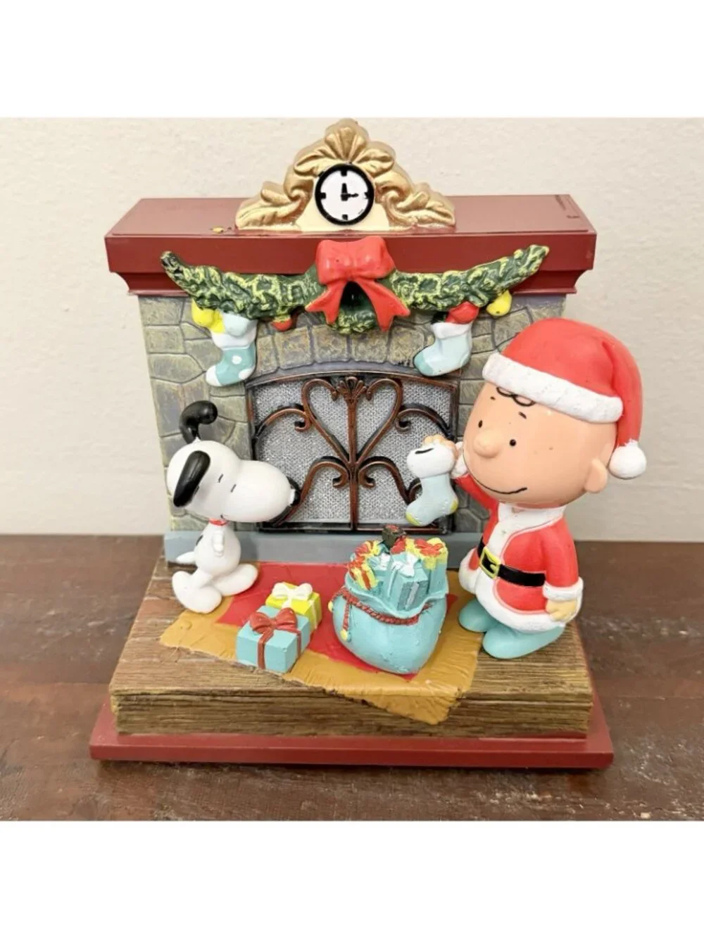 Snoopy Charlie Brown Peanuts Christmas Musical Light Up Fireplace Holiday Decor